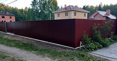 Заборы из профнастила